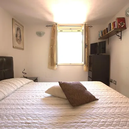 Guesthost - Sonja's *